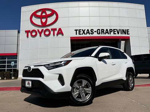 Used 2025 Toyota RAV4 XLE image 2