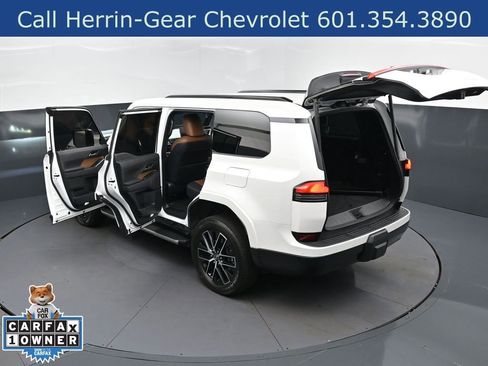 Used 2024 Lexus GX 550 w/ Accessory Package (Z1) AWD/4WD image 2