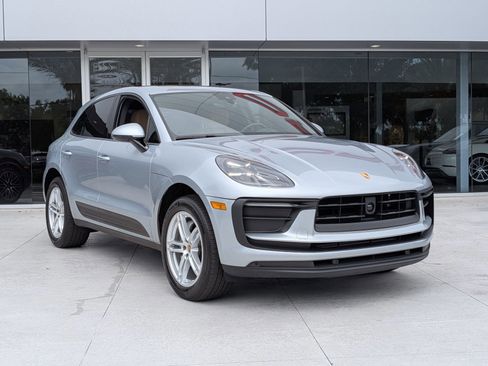Certified 2024 Porsche Macan AWD/4WD image 7