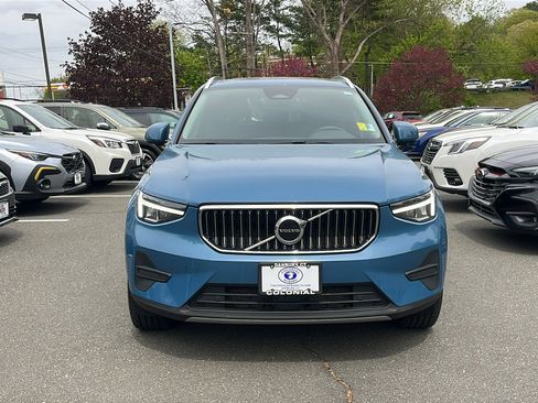 Used 2024 Volvo XC40 B5 Core AWD/4WD image 4