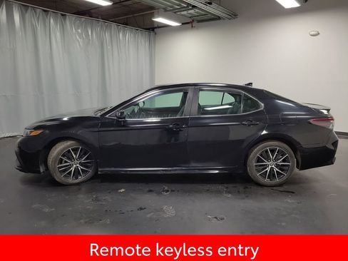 Used 2022 Toyota Camry SE image 5