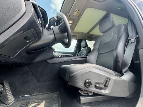 Used 2024 Volvo XC90 B5 Core w/ Protection Package Premier AWD/4WD image 18