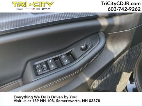 New 2025 Jeep Grand Cherokee Altitude image 19