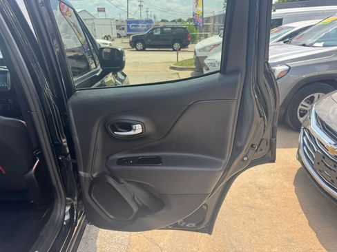 Used 2019 Jeep Renegade Trailhawk AWD/4WD image 12