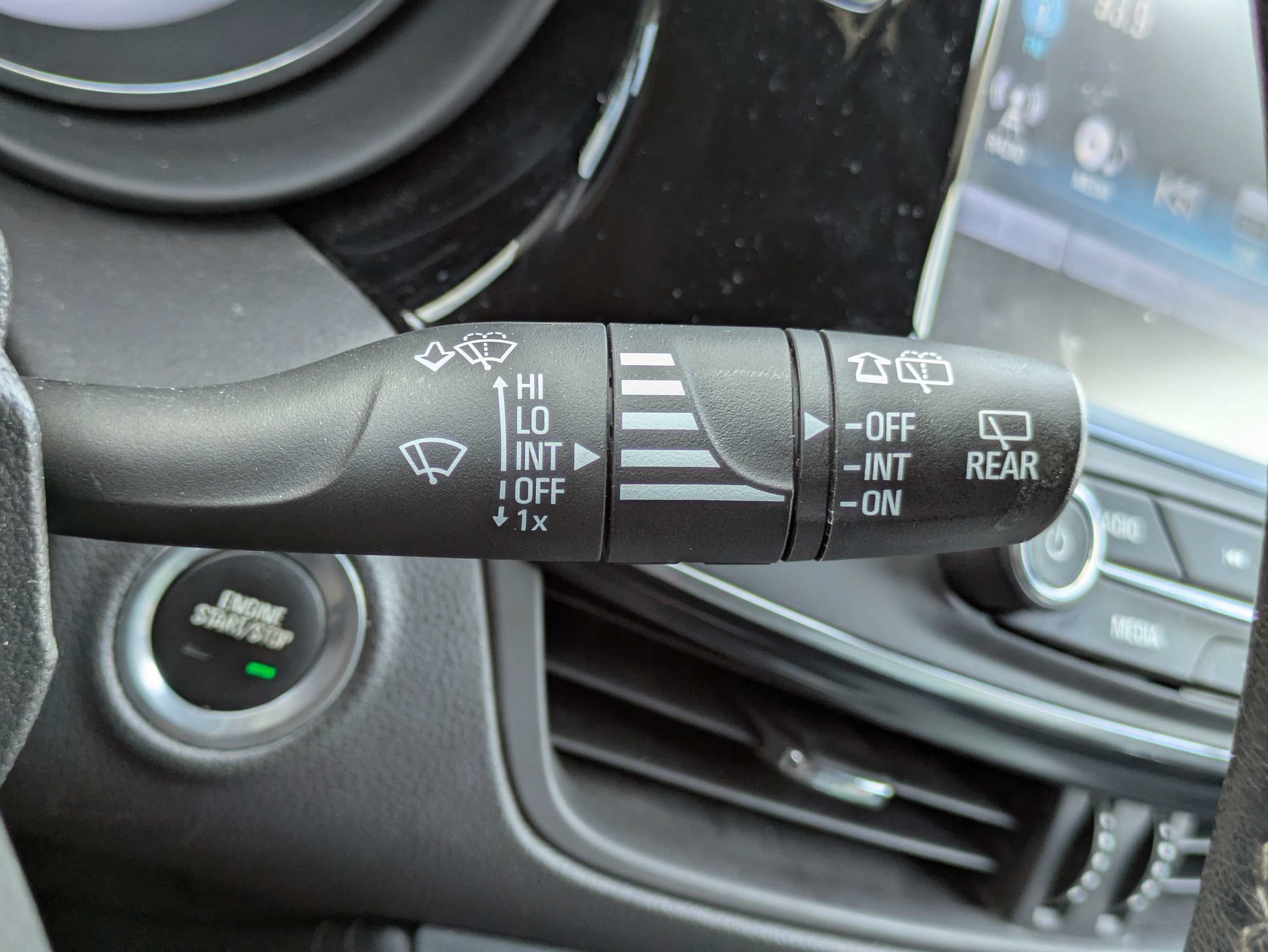 Certified 2020 Buick Envision Essence FWD image 17