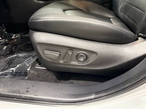 Used 2025 Toyota Highlander Platinum image 13