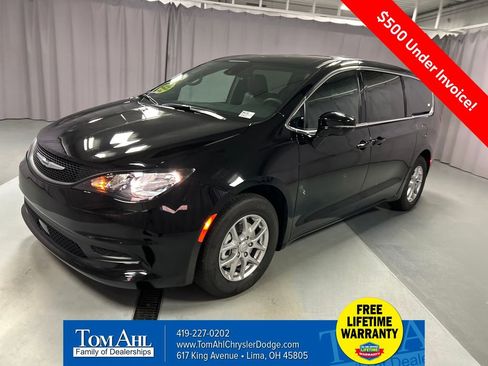 New 2026 Chrysler Voyager LX image 3