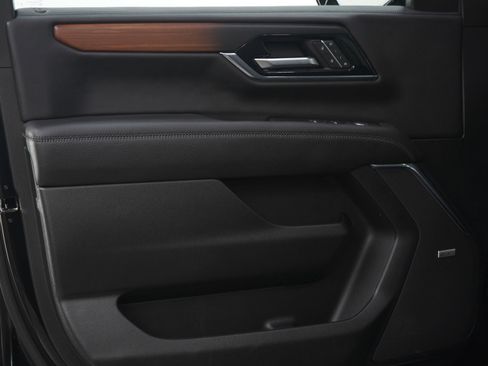 Used 2025 GMC Yukon Denali w/ Denali Reserve Package image 23