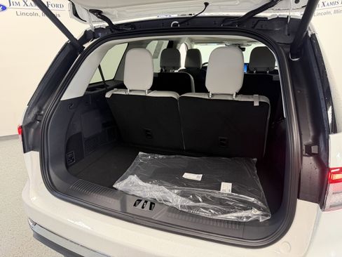 New 2026 Lincoln Aviator AWD image 24