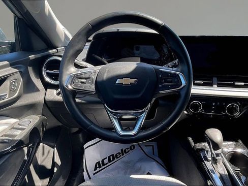 Used 2025 Chevrolet Trax LT w/ Driver Confidence Package FWD image 8