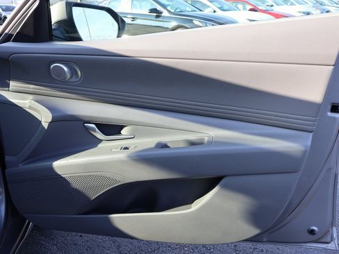 Used 2021 Hyundai Elantra SEL w/ Convenience Package image 9