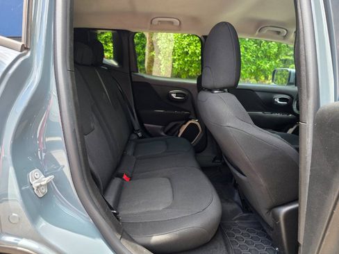 Used 2017 Jeep Renegade Latitude FWD image 25