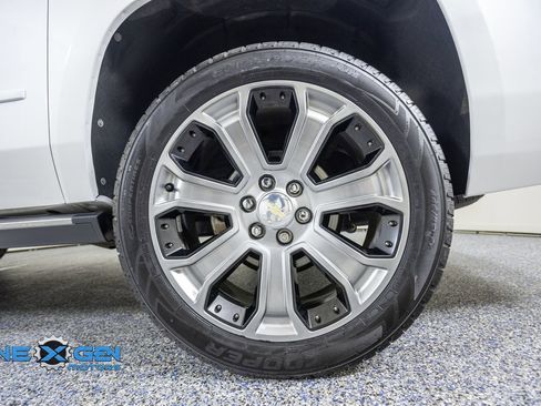 Used 2019 Chevrolet Suburban Premier AWD/4WD image 49