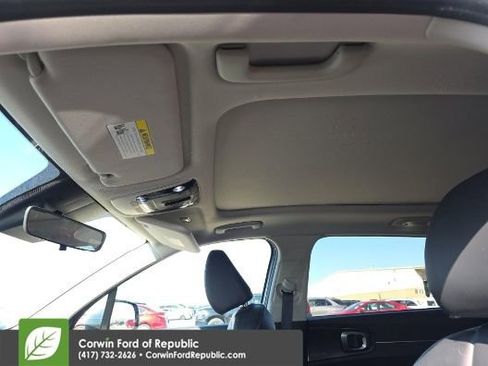 Used 2025 Kia Sorento S w/ Panoramic Sunroof Package FWD image 12