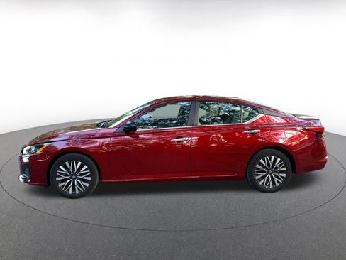 Used 2025 Nissan Altima 2.5 SV image 4