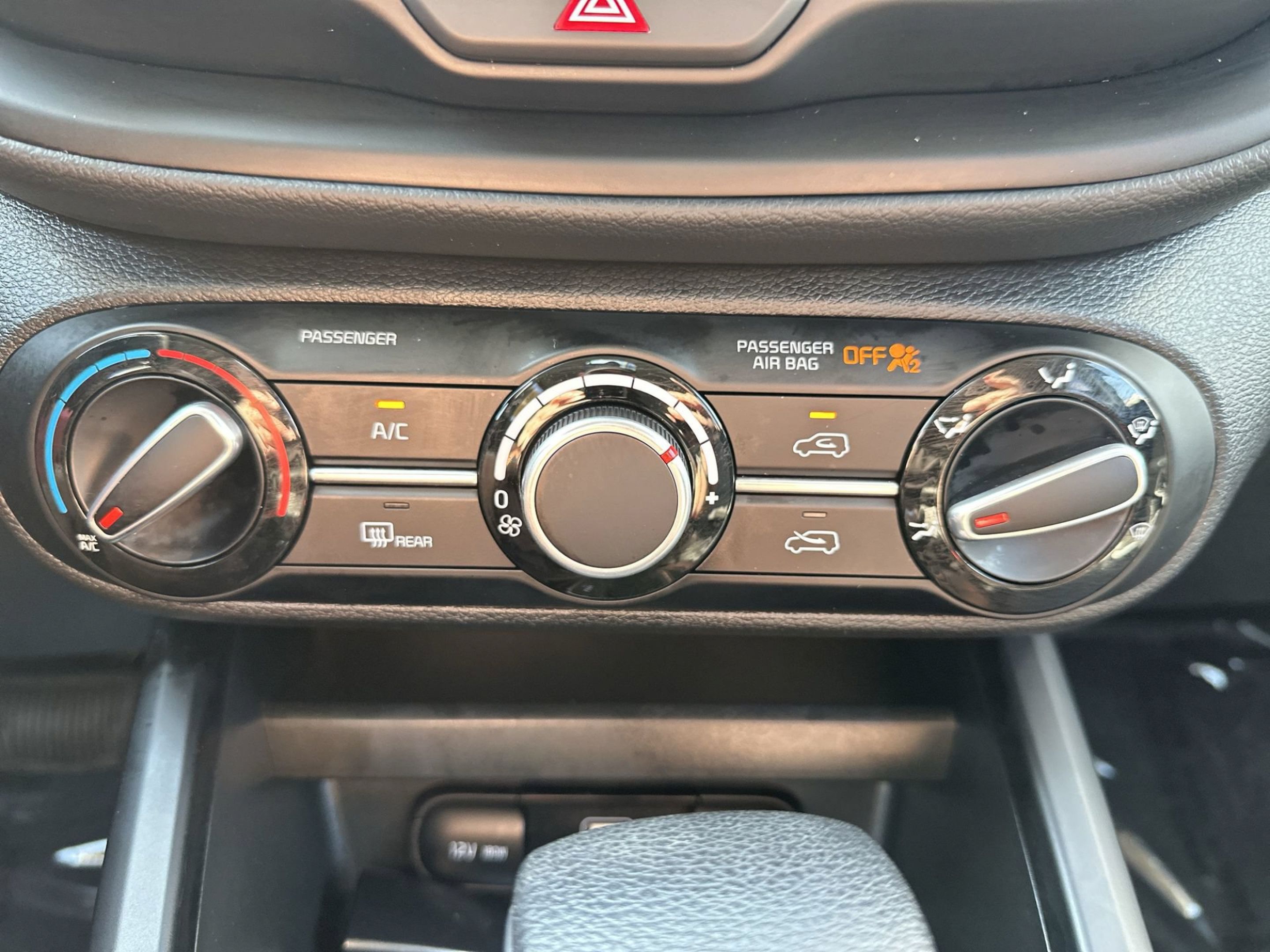 Used 2025 Kia Soul LX FWD image 16