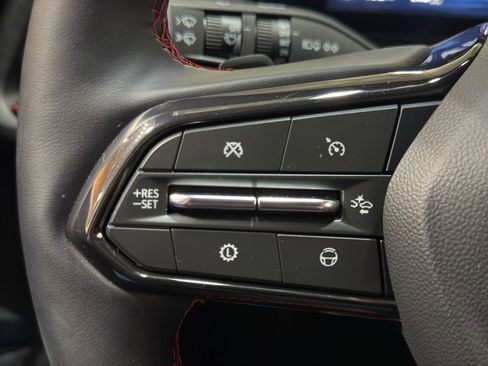 Used 2025 Chevrolet Traverse RS image 26