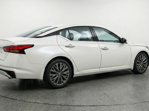 Used 2025 Nissan Altima 2.5 SV FWD image 9