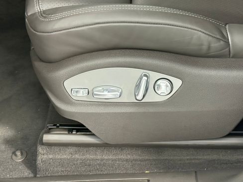 New 2025 Porsche Macan image 14