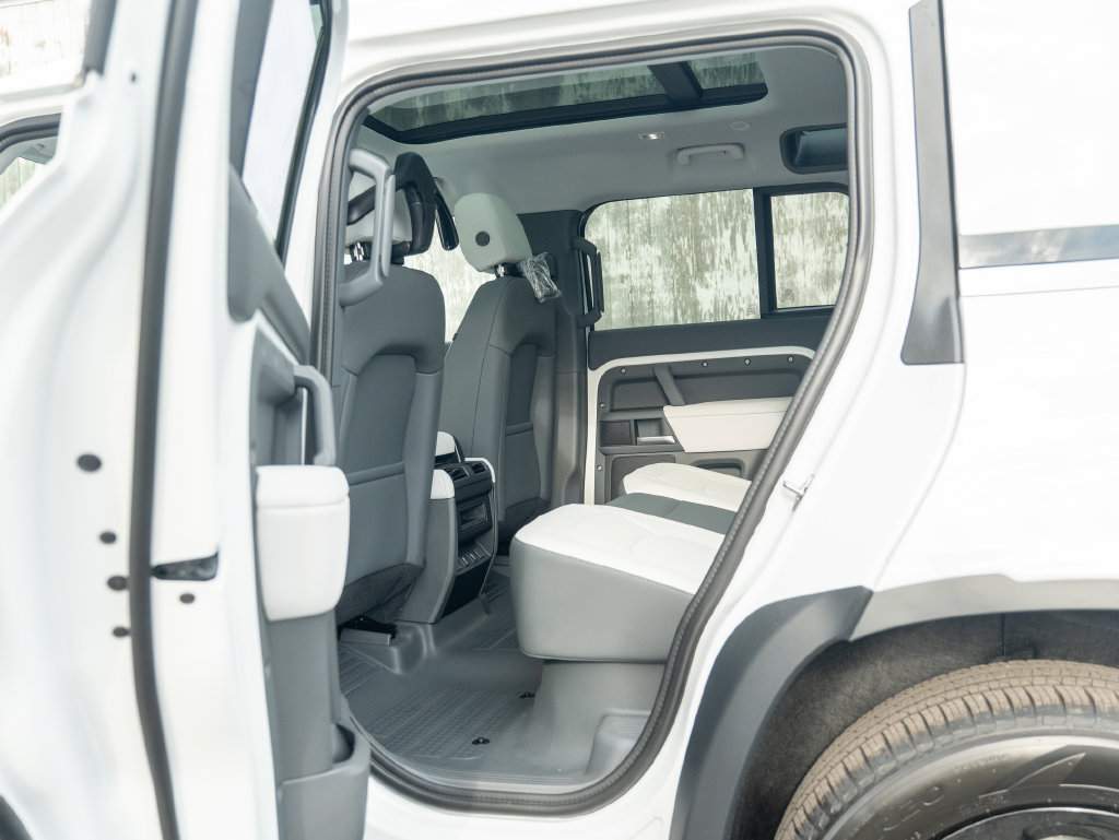 New 2026 Land Rover Defender 110 S AWD/4WD image 21
