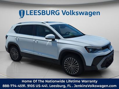 Used 2025 Volkswagen Taos SE w/ Panoramic Sunroof Package