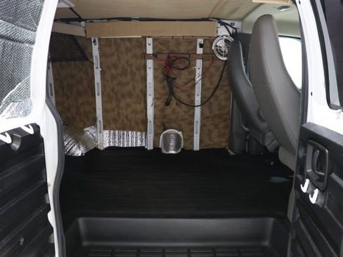 Used 2015 GMC Savana 2500 RWD image 27