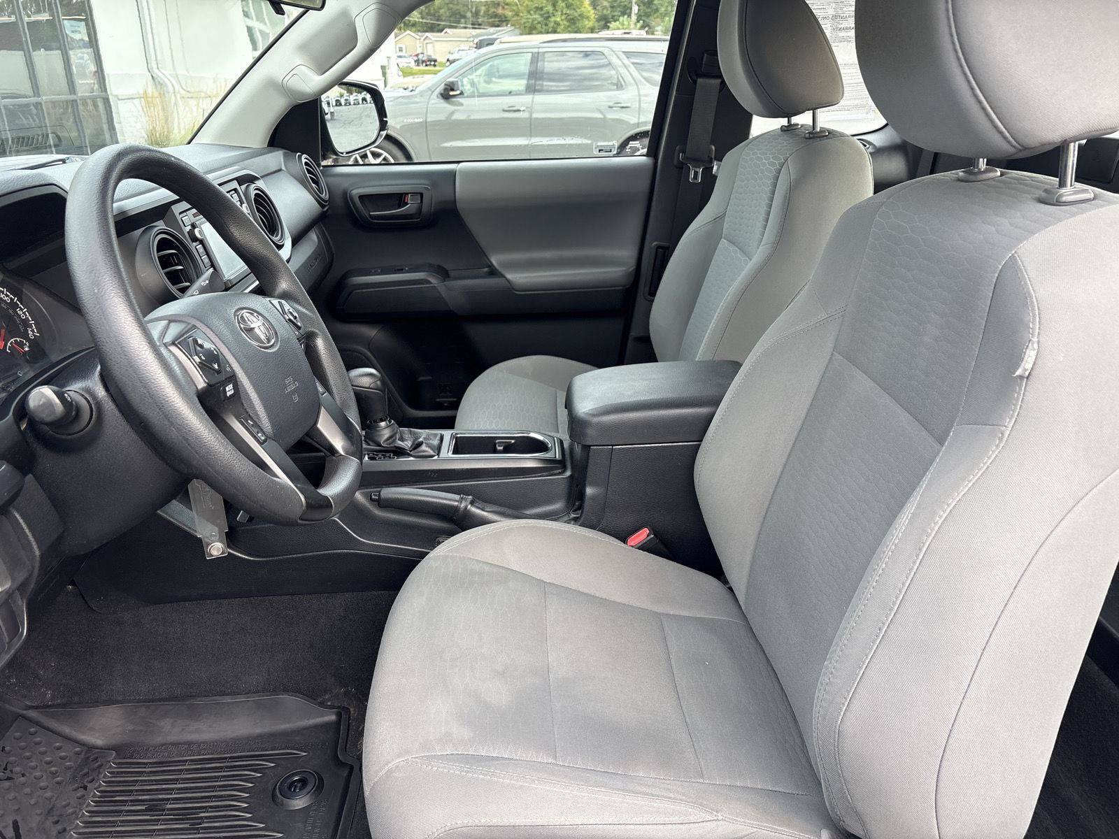 Used 2018 Toyota Tacoma SR AWD/4WD image 9