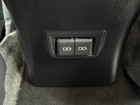Used 2022 Lexus UX 200 w/ Accessory Package (Z2) FWD image 32