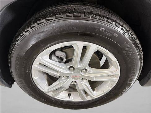Used 2022 GMC Terrain SLE w/ Driver Convenience Package FWD image 11