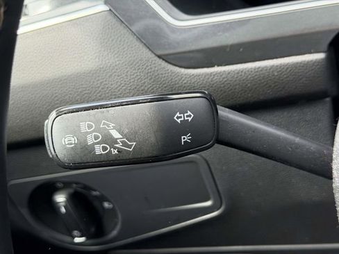 Used 2022 Volkswagen Tiguan SE w/ Panoramic Sunroof Package image 22