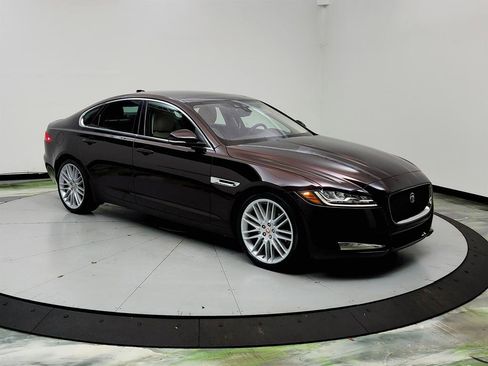 Used 2018 Jaguar XF Prestige image 3
