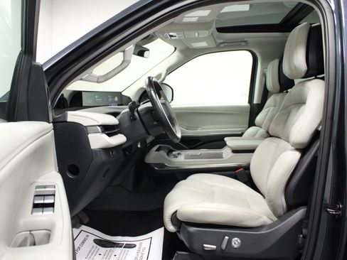 Used 2025 Lincoln Navigator L Reserve AWD/4WD image 12