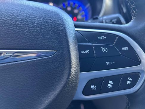 Used 2024 Chrysler Pacifica Touring-L image 24