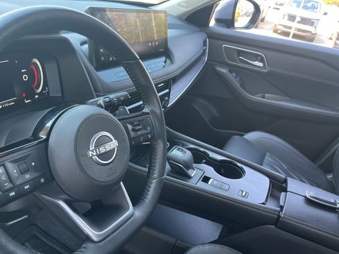 Used 2024 Nissan Rogue Platinum w/ Platinum Premium Package image 10