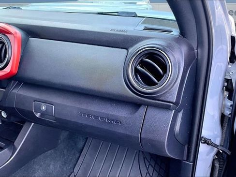Used 2020 Toyota Tacoma TRD Sport AWD/4WD image 25