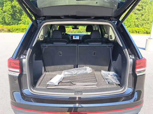 Used 2026 Volkswagen Atlas SE FWD image 13