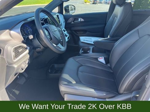 New 2026 Chrysler Pacifica Select image 7