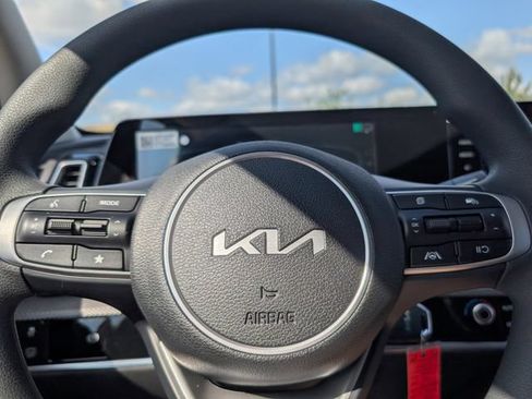 Used 2025 Kia Sportage LX FWD image 18