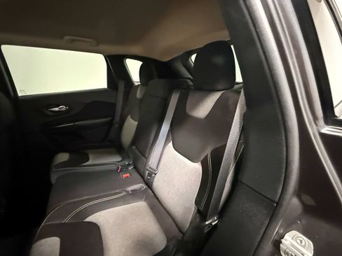 Used 2014 Jeep Cherokee Latitude FWD image 47