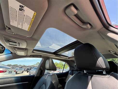 Used 2018 Toyota Camry XSE FWD image 33