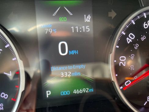 Used 2021 Toyota RAV4 XLE w/ Convenience Package FWD image 12