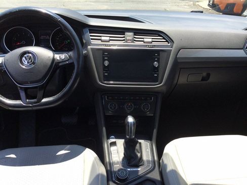 Used 2018 Volkswagen Tiguan SEL AWD/4WD image 19
