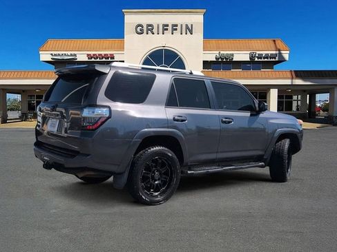 Used 2016 Toyota 4Runner SR5 image 4