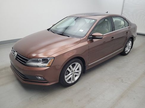 Used 2017 Volkswagen Jetta SEL FWD image 2