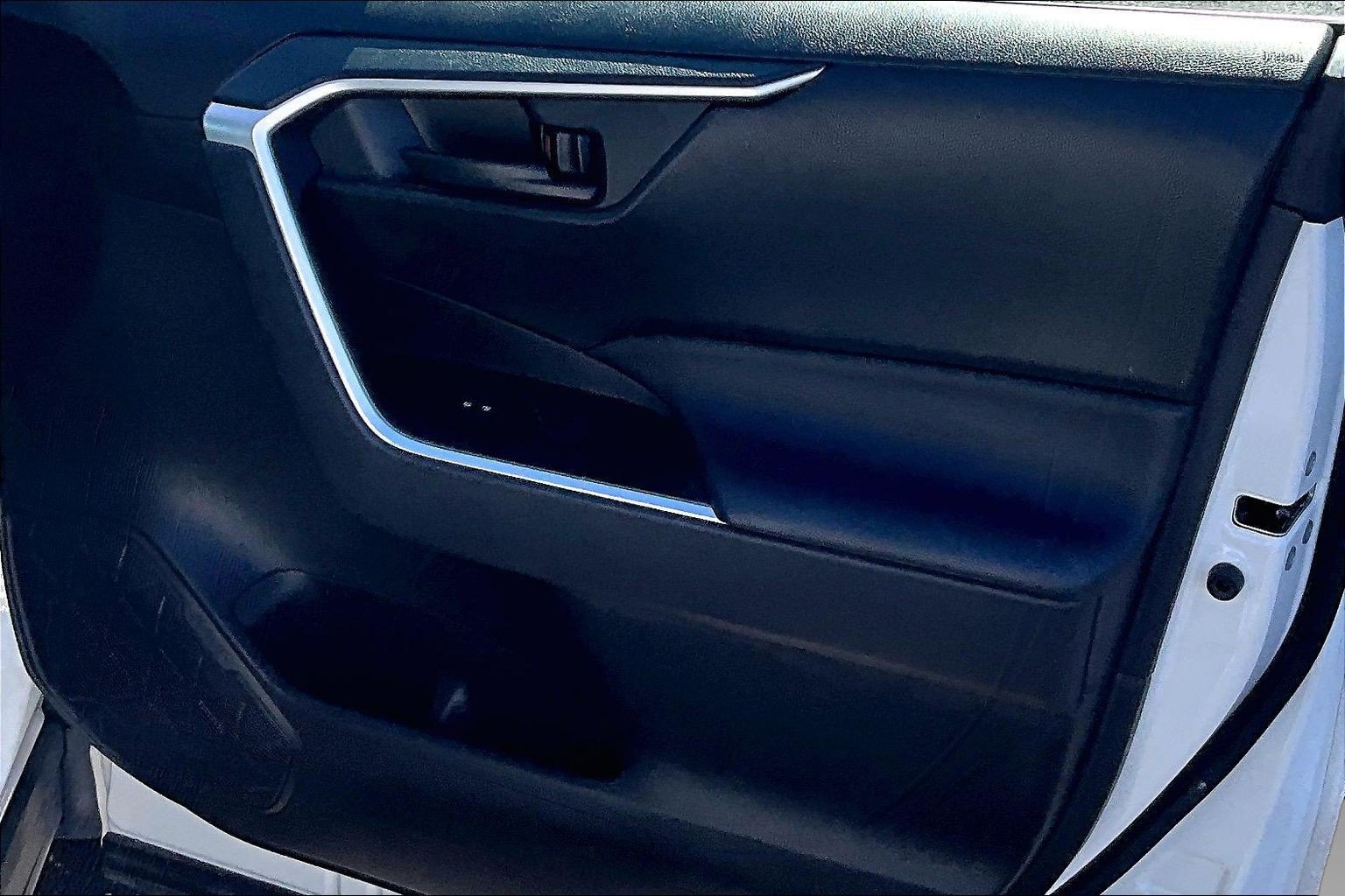 Used 2022 Toyota RAV4 LE w/ Carpet Mat Package (TMS) FWD image 26