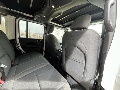 Used 2025 Jeep Wrangler Sahara w/ Safety Group image 30