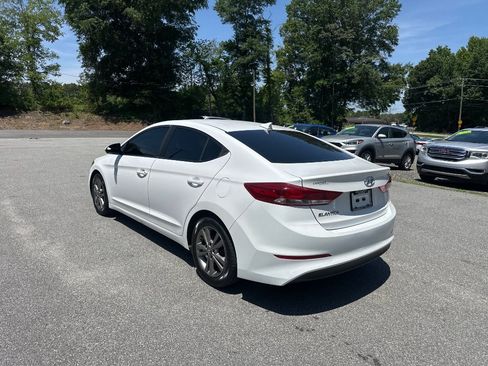 Used 2017 Hyundai Elantra SE FWD image 5