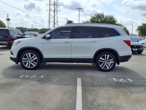 Certified 2017 Honda Pilot Touring image 23