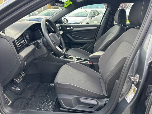 Used 2025 Volkswagen Jetta Sport FWD image 12