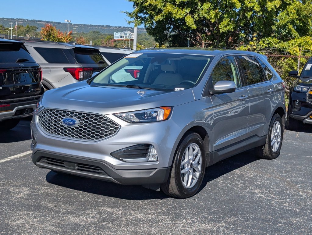 Certified 2024 Ford Edge SEL w/ Convenience Package AWD/4WD image 3